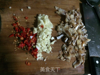咸鱼茄子煲简易做法的做法步骤：2