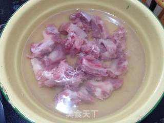 【薏米山药排骨汤】---去湿健脾肾补气的做法步骤：2