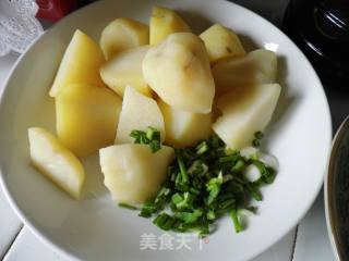 孜然香辣土豆泥的做法步骤：1