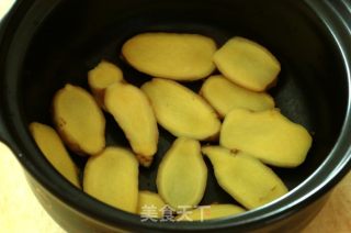 清炖三黄鸡的做法步骤：2