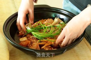 清炖三黄鸡的做法步骤：6