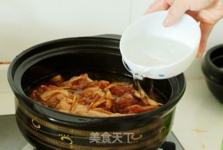 清炖三黄鸡的做法步骤：8