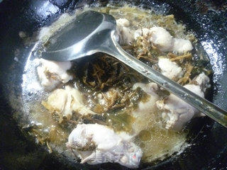 梅干菜烧鸡翅根的做法步骤：6