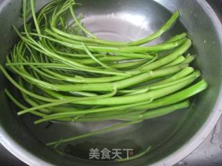 蒜蓉空心菜的做法步骤：1