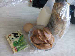 自制三明治的做法步骤：1