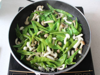 菌菇菜炒饭的做法步骤：5