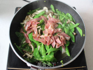 菌菇菜炒饭的做法步骤：6