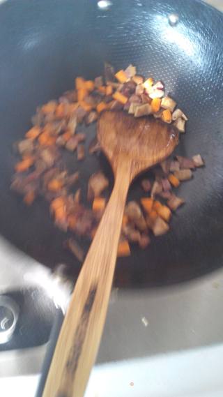 香肠炒毛豆的做法步骤：4