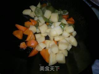 青椒土豆萝卜炒肉的做法步骤：7