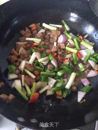 牛肉炖时蔬的做法步骤：8