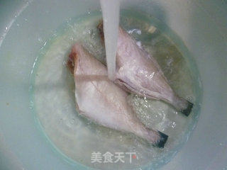 梅干菜烧橡皮鱼的做法步骤：2