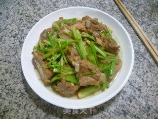 香芹炒排骨的做法步骤：12