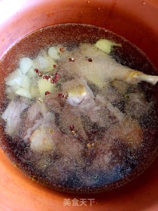 竹荪炖鹅的做法步骤：2