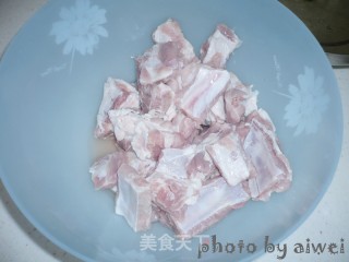 麻辣孜然排骨的做法步骤：1