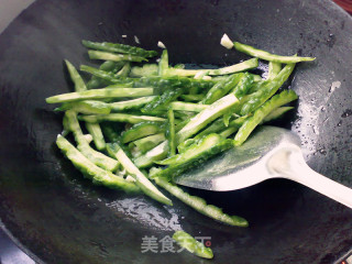 豉香苦瓜彩椒的做法步骤：3