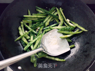 豉香苦瓜彩椒的做法步骤：4