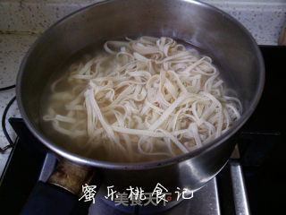 【快手菜】凉拌豆腐皮的做法步骤：2