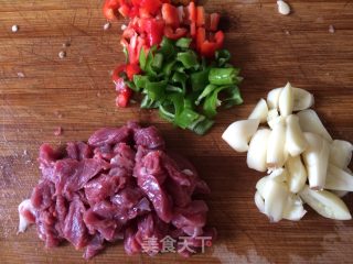 口蘑烧肉的做法步骤：1