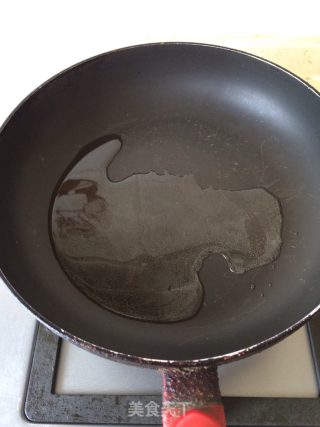 口蘑烧肉的做法步骤：3