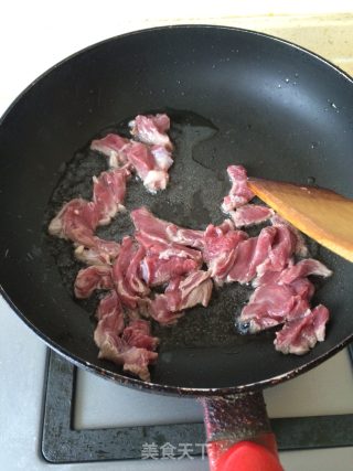 口蘑烧肉的做法步骤：4