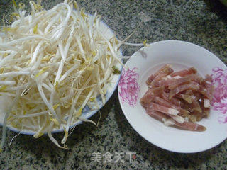 咸肉绿豆芽汤的做法步骤：1