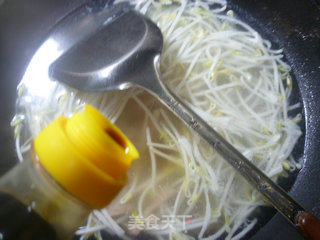 咸肉绿豆芽汤的做法步骤：5