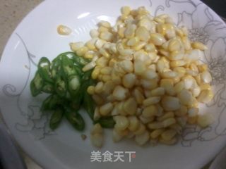 青椒玉米的做法步骤：1