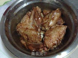 【蜜汁烤鸡中翅】----香甜美满的做法步骤：2