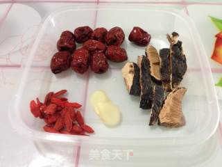 【灵芝乌鸡汤】----安神补气的做法步骤：1