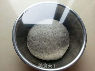 黑芝麻馒头卷的做法步骤：3