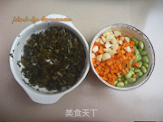 雪菜炒毛豆的做法步骤：2