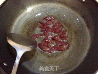 【广式腊肠炒长豆角】---家常小菜大美味的做法步骤：3