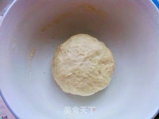 老婆饼的做法步骤：1