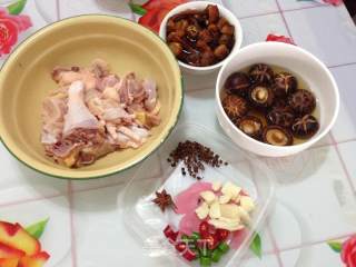 【双菌菇鸡肉煲】-----飘香下饭菜的做法步骤：1