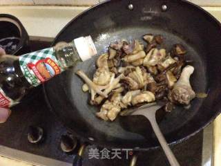 【双菌菇鸡肉煲】-----飘香下饭菜的做法步骤：7