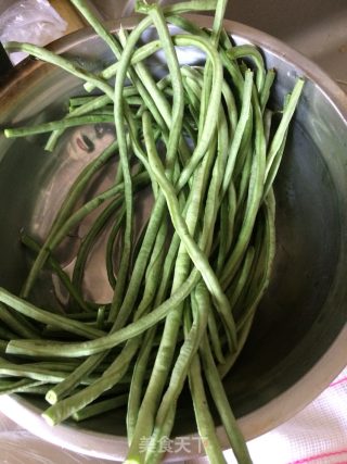 肉焖豆角的做法步骤：2