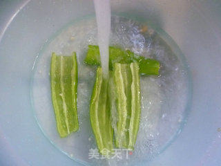 青椒雪菜炒鸡蛋的做法步骤：2