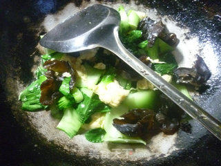 黑木耳鸡蛋炒青菜的做法步骤：9