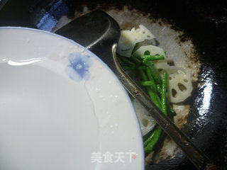 带豆炒莲藕的做法步骤：4