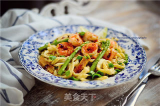 【芦笋鲜虾手作面】的做法步骤：9