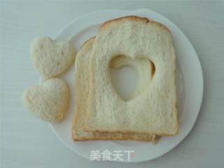用食物来表达爱意——爱心吐司煎蛋的做法步骤：2