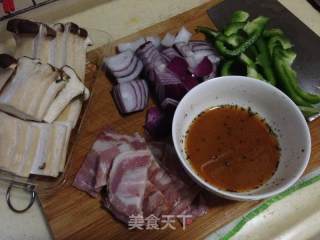 【黑椒培根炒杏鲍菇】的做法步骤：1