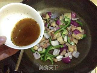 【黑椒培根炒杏鲍菇】的做法步骤：5