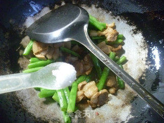 肉片炒梅豆的做法步骤：7