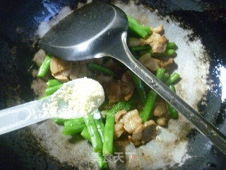 肉片炒梅豆的做法步骤：8