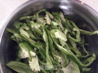 洋葱炒兔肉的做法步骤：1