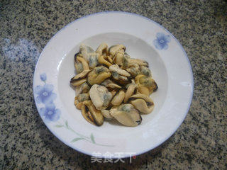 雪菜淡菜粉丝汤的做法步骤：2