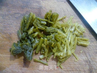 雪菜淡菜粉丝汤的做法步骤：3