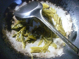 雪菜淡菜粉丝汤的做法步骤：4