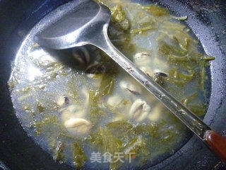 雪菜淡菜粉丝汤的做法步骤：7